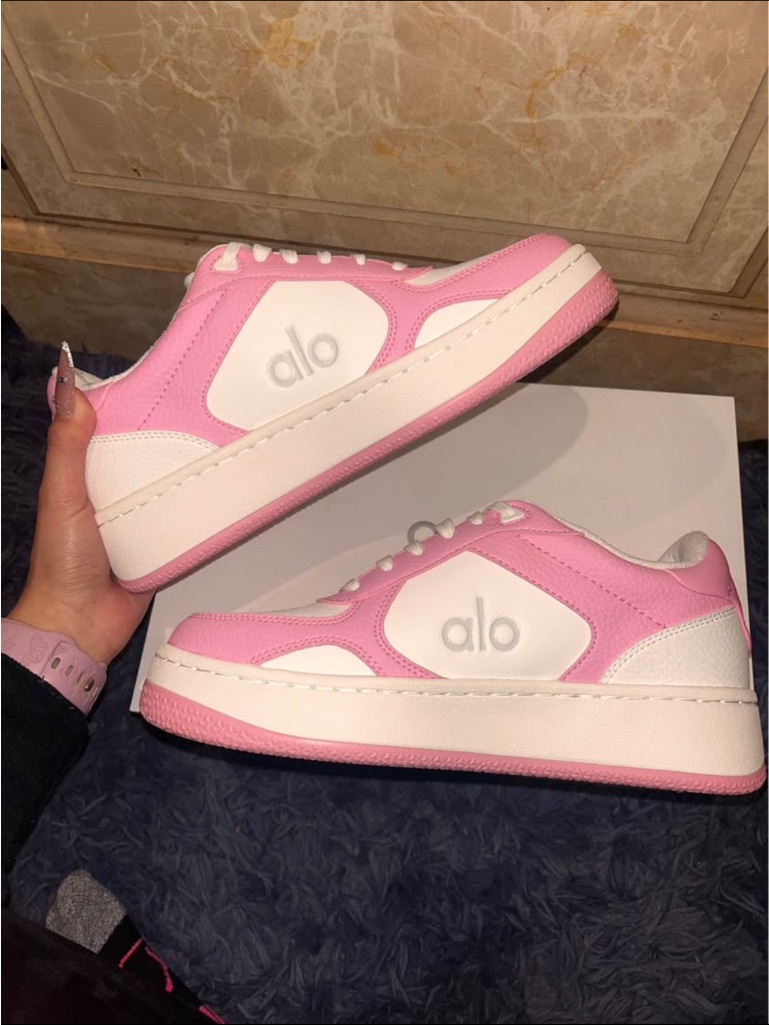 Alo Yoga Recovery Mode Sneakers - Pink/White - Size 7w